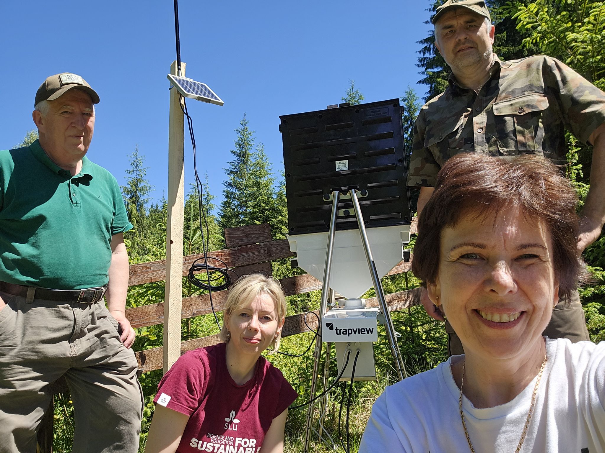 FORSAID partners collaborate in the installation of insect traps in the field